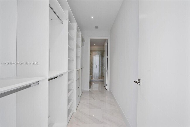 Building Photo - 3750 Yacht Club Dr