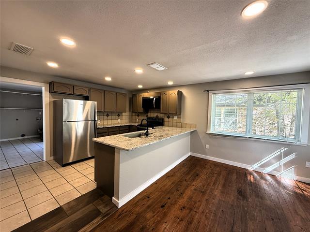 Building Photo - 702 SW Barnard St