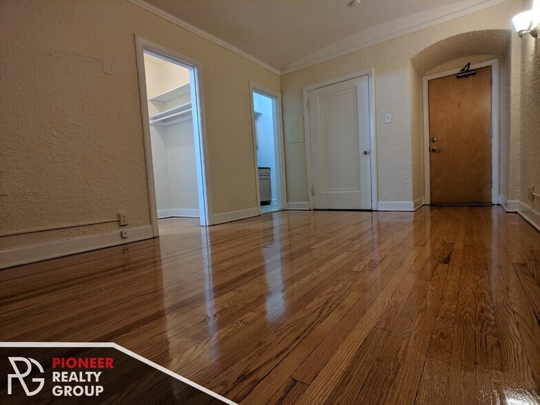 Building Photo - 535 W Arlington Pl