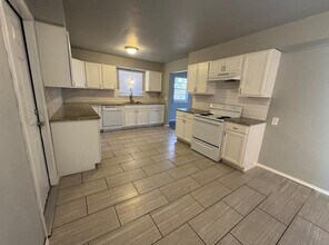 Building Photo - 1157 NE 59th St