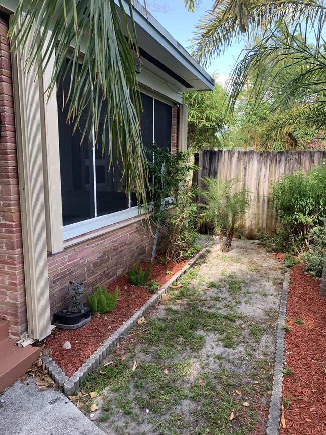 Building Photo - 1500 NW 5th Ave