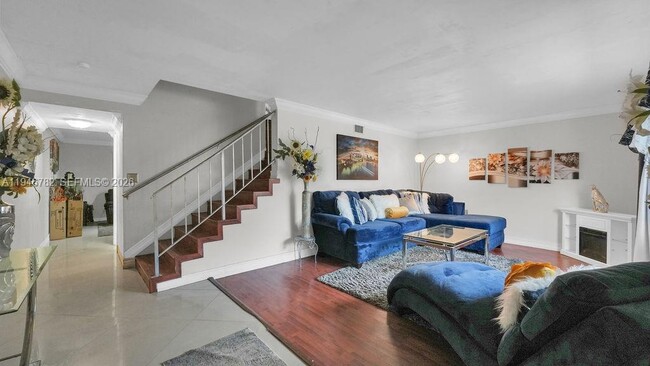 Building Photo - 6 Spinning Wheel Ln