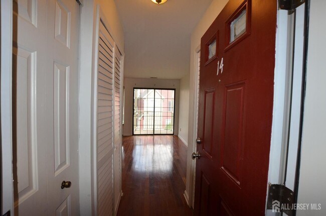 Building Photo - 14 Lear Ct