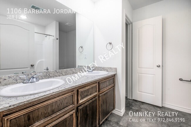 Building Photo - 1106 Barbara Jordan St