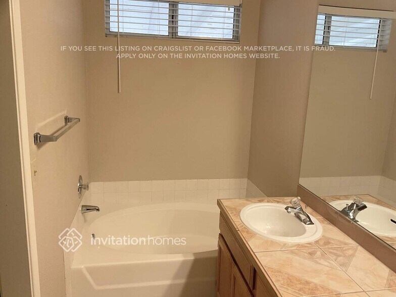 Building Photo - 6256 Small Point Dr