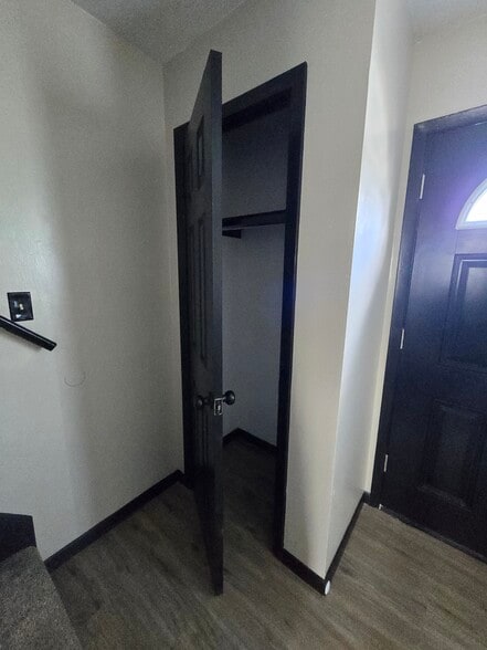 Building Photo - 1409 E 38th St