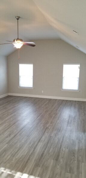 Building Photo - 2297 Shady Dr