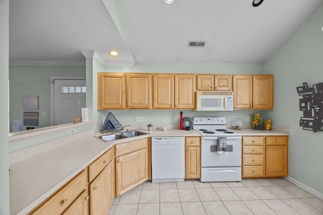 Building Photo - Stunning Townhome for Rent in Whitsett!