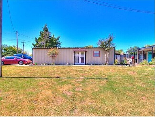 Building Photo - 3609 SW 12th St