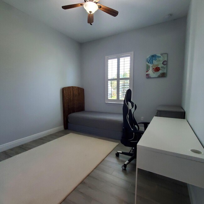 Building Photo - 2161 SE Sunflower St