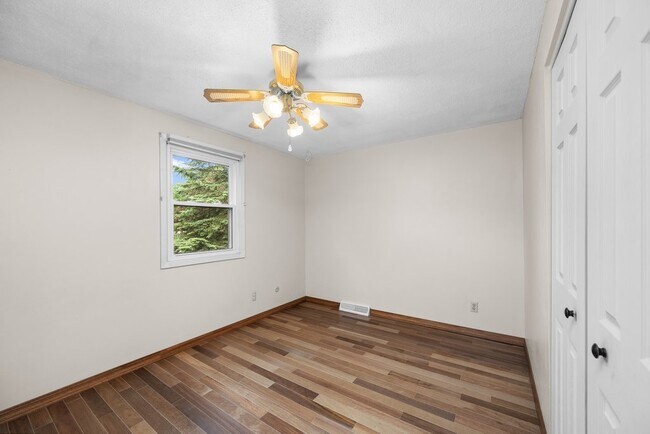 Building Photo - 3129 Windsor Dr