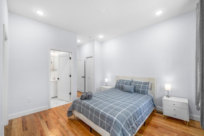 Building Photo - 207 68th St