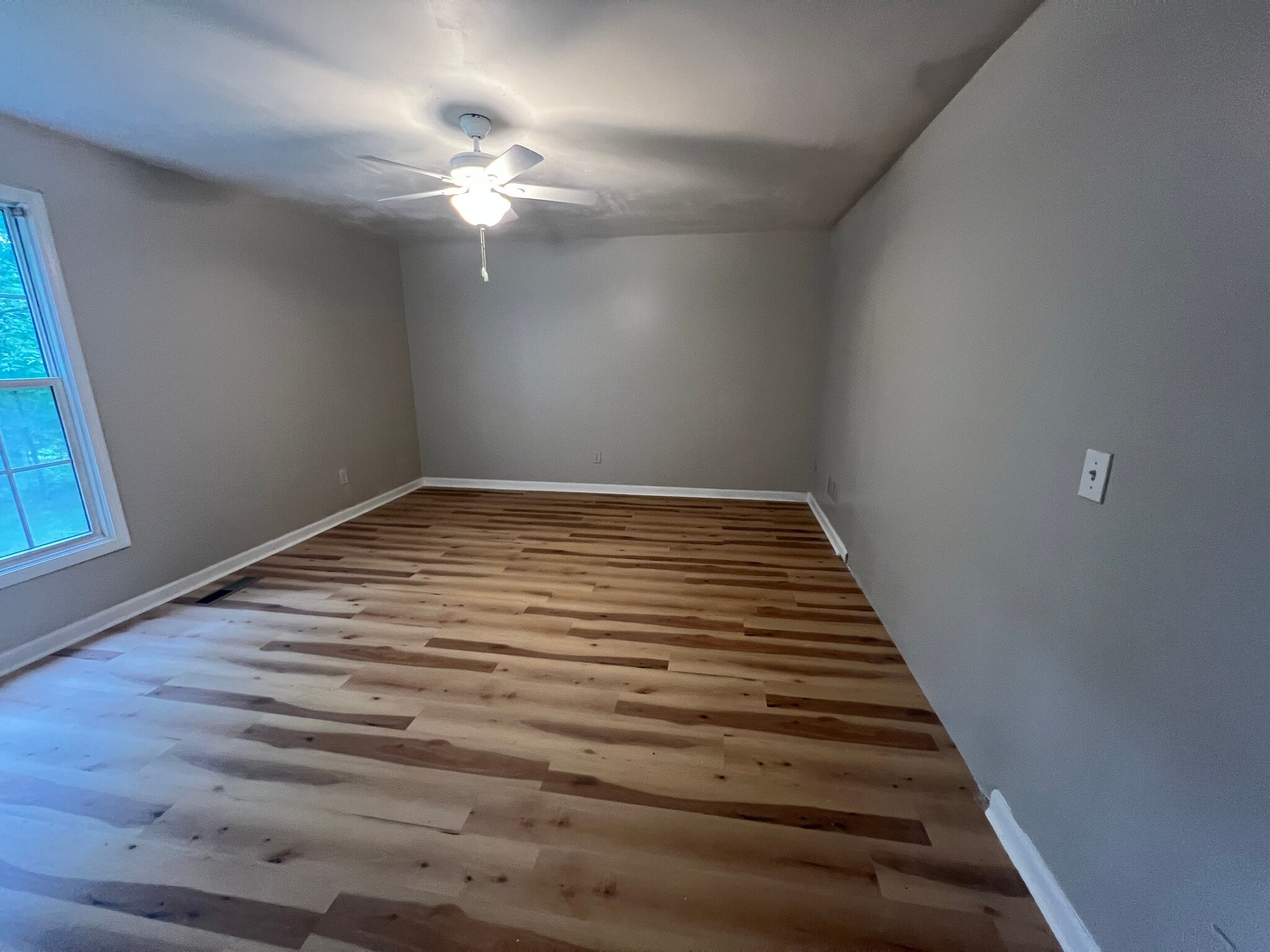 Building Photo - Room in House on Barrett Springs Dr