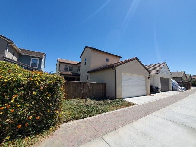 Building Photo - 4 Bedroom 4 Bath Home in The Farm Tract Lo...