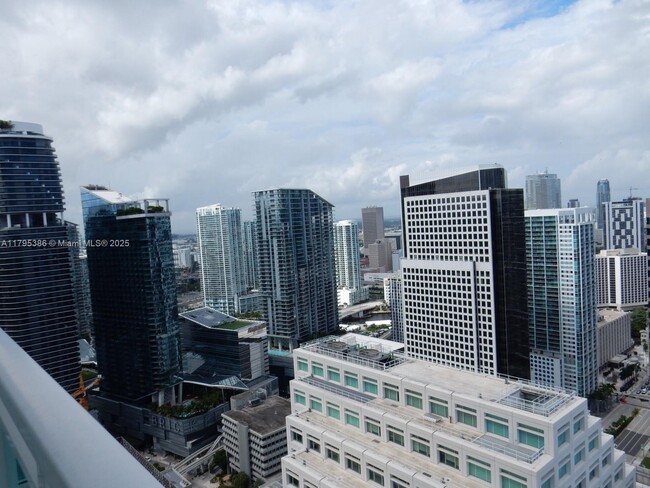 Building Photo - 950 Brickell Bay Dr