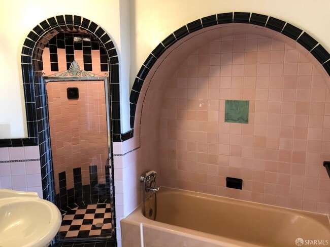 Building Photo - 1537 34th Ave