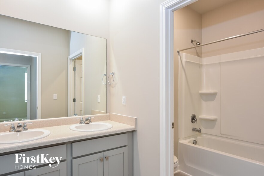 Building Photo - 3521 Lilly Brook Dr