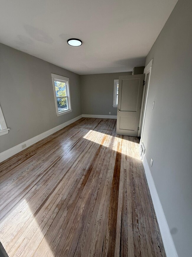 Building Photo - 1336 Thoreau Rd