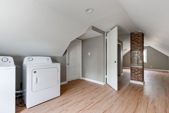 Building Photo - 3009 Napoleon St