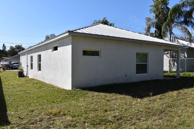 Building Photo - 780 8th Ave NE