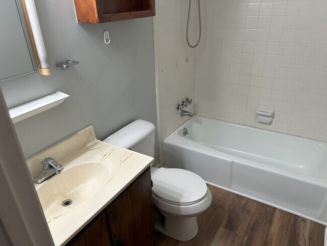 Building Photo - 4402 Millvale Dr SW