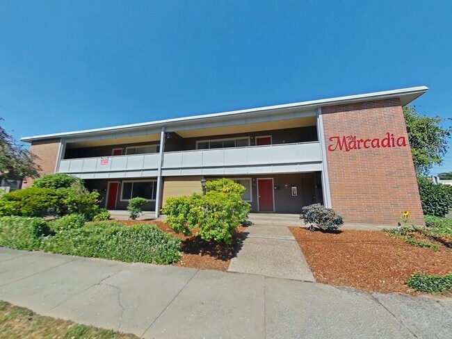 Primary Photo - 2 Bedroom Apartment ~ Close to Campus ~ Ca...