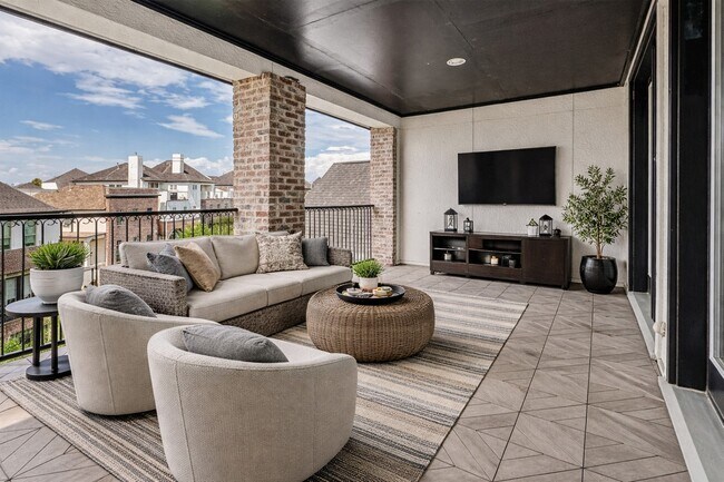 Building Photo - 2003 Covent Garden Station