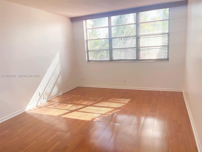 Building Photo - 3181 S Ocean Dr