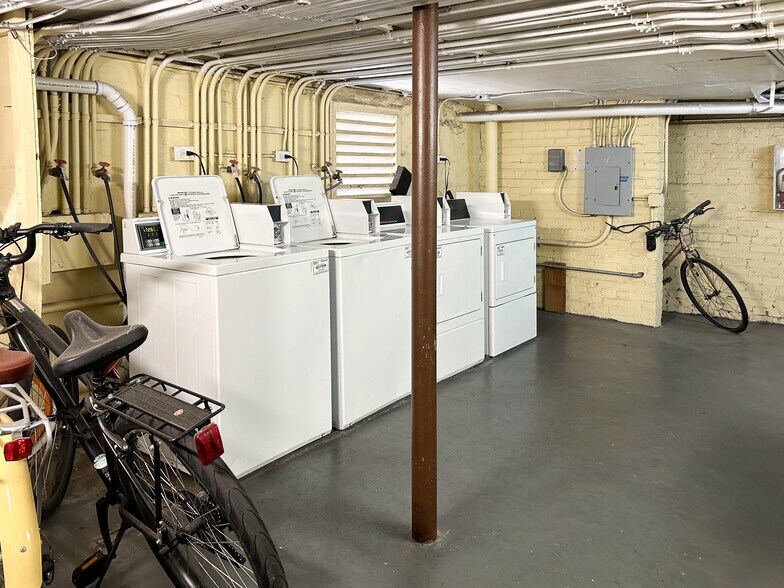 Washer/Dryer - 2117 W Dekle Ave