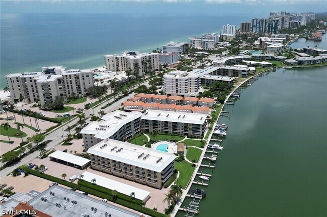 Building Photo - 3000 Gulf Shore Blvd N
