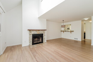 Building Photo - 4529 S 248th Pl