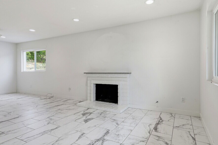 Building Photo - 30845 Catarina Dr