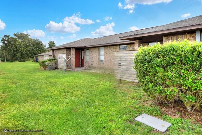 Building Photo - ****2ND MONTH RENT FREE! Cozy 2 Bedroom Apartment