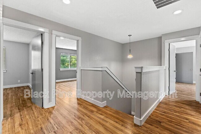Building Photo - 6018 N Silver Maple Ave