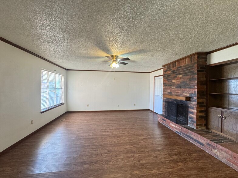 Building Photo - 9915 Larkspur Ln