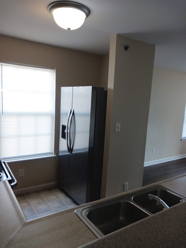 Building Photo - 5203 Spring Creek Ln