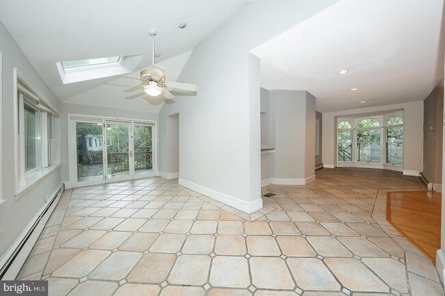 Building Photo - 212 Elm Terrace
