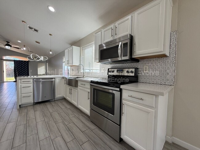 Building Photo - 3085 N 87th Pl