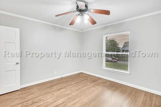 Building Photo - 6400 Greenway Rd