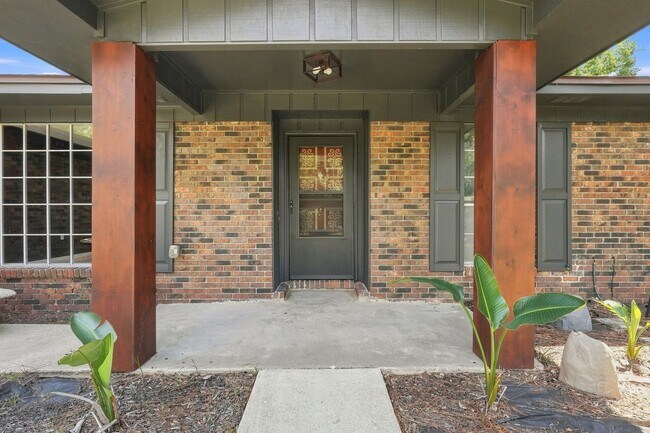 Building Photo - 1510 Royal Palm Dr
