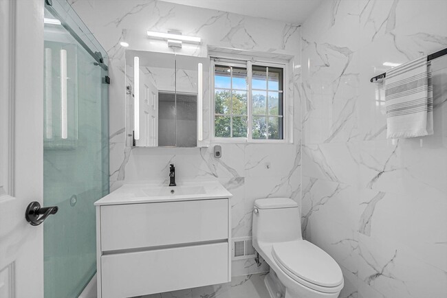 Building Photo - 66 Rockland Dr