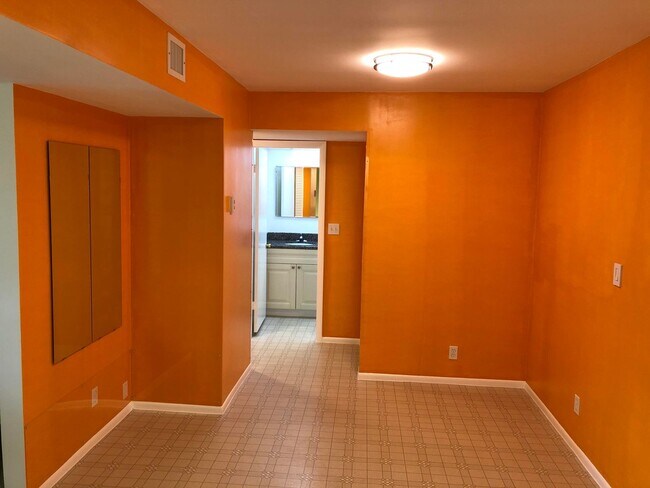 Building Photo - 460 NW 20th St