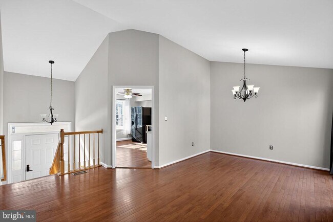 Building Photo - 5828 Ruxton Dr