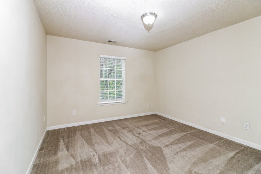 Building Photo - 67 Middlebrook Dr