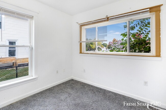 Building Photo - Spacious 4-Bedroom Home with Modern Style & Flexible Spaces