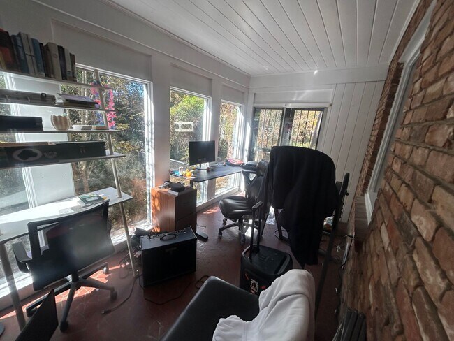 Building Photo - 4826 Kilbourne Rd