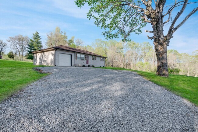 Building Photo - Beautiful Renovated 3 Bedroom Home For Ren...
