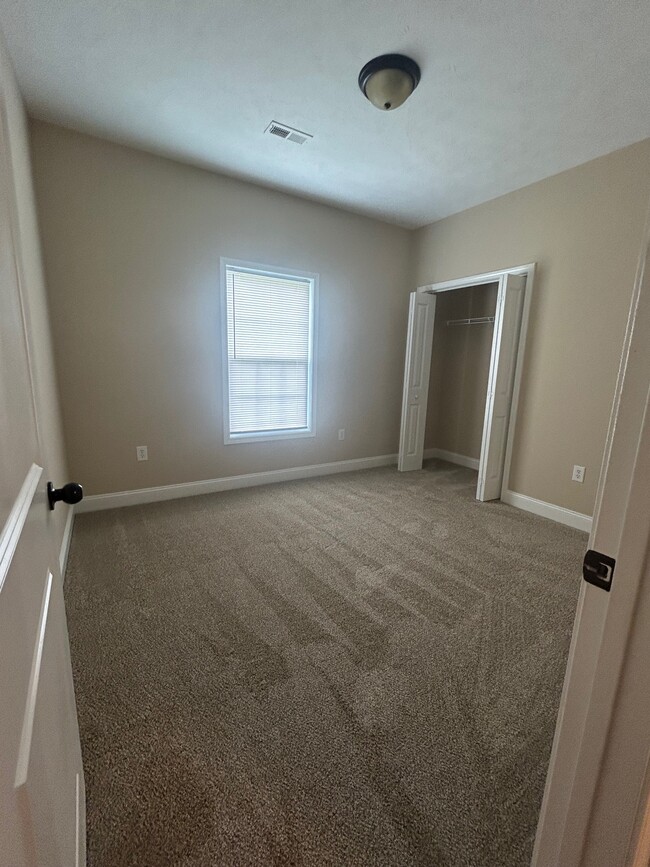 Building Photo - 107 Silver Peak Dr