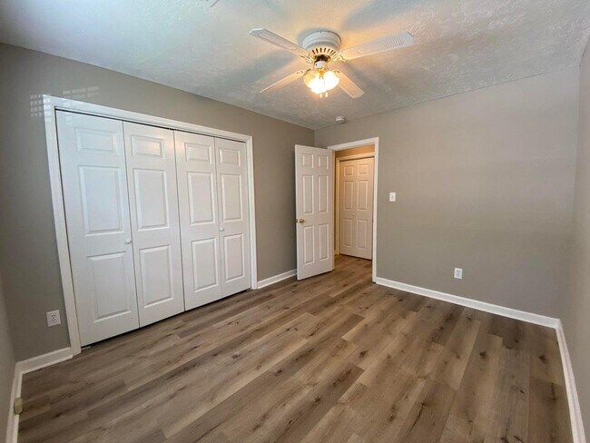 Building Photo - 4723 Brookwood Dr