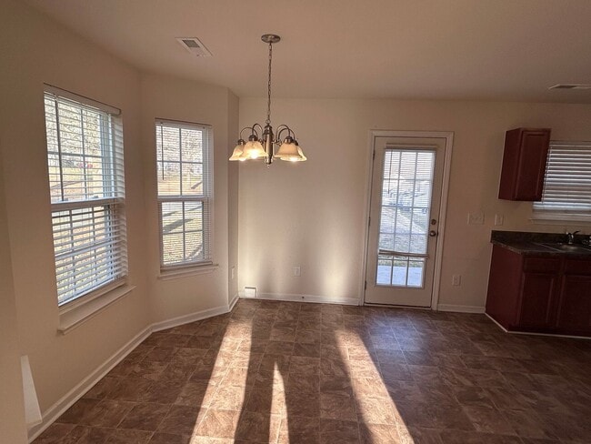 Building Photo - Coming Soon! 3/2.5 High Point Townhome, just north of town near N Main St & I-74